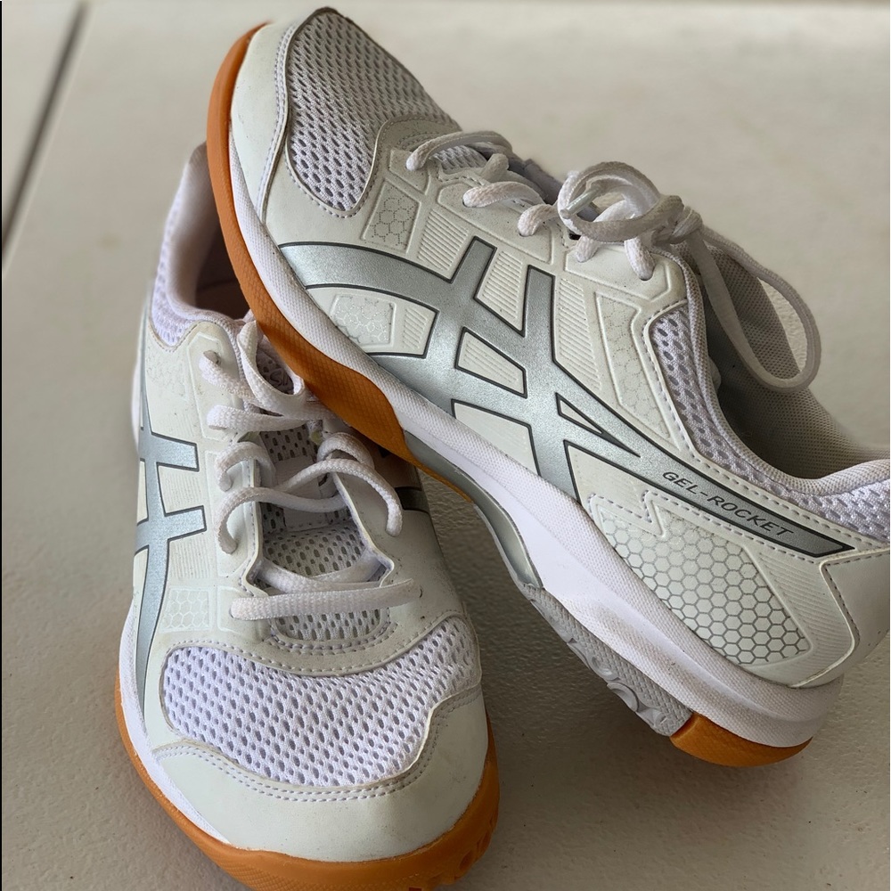 Volleyball shoes